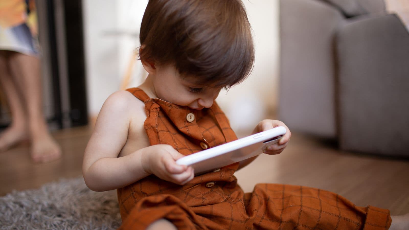 Digitale Demenz bei Kindern? Was Bildschirme im Gehirn deines Kindes anrichten